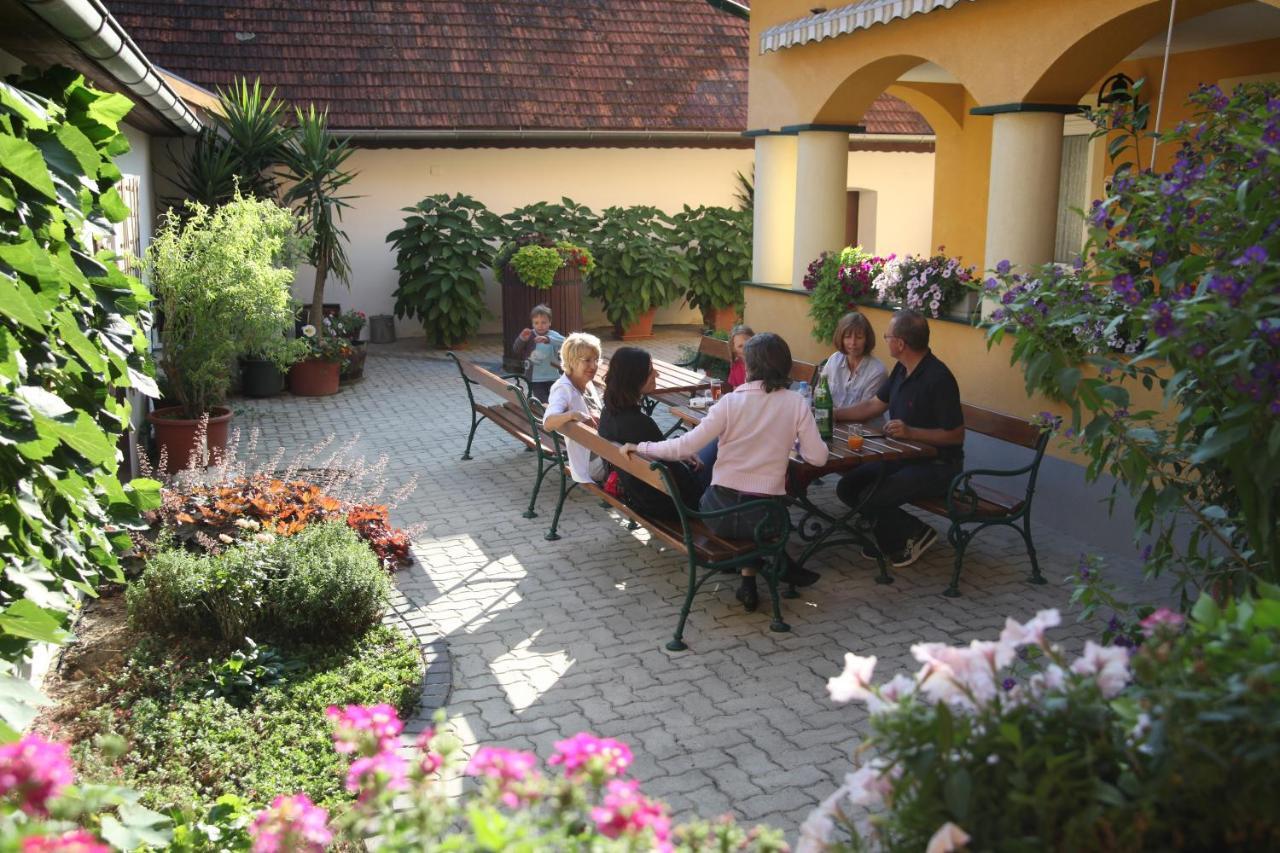 Ferienhof Uhudler-Arkaden Щегерсбах Екстериор снимка